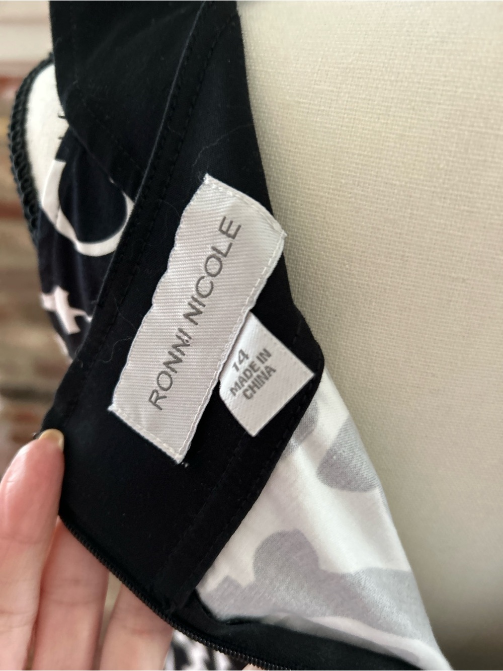 Ronni Nicole Black & White Sleeveless Sheath Dress Size 14 - Picture 4 of 14